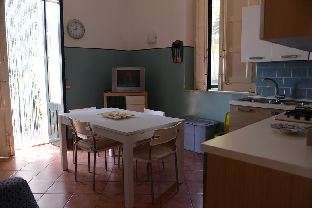 Scatitti House Villa Zafferana Etnea Rum bild